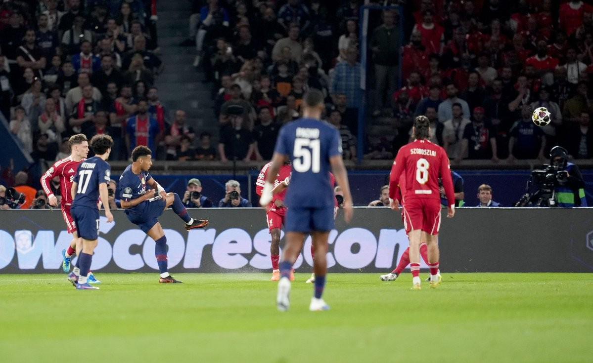 星空体育app官方网站-擅打高端局，杜埃生涯至今14场欧冠淘汰赛直接参与11球